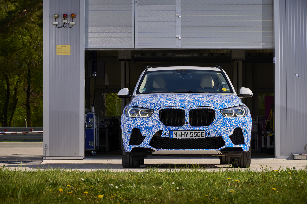 P90424570_highRes_road-testing-bmw-i-h