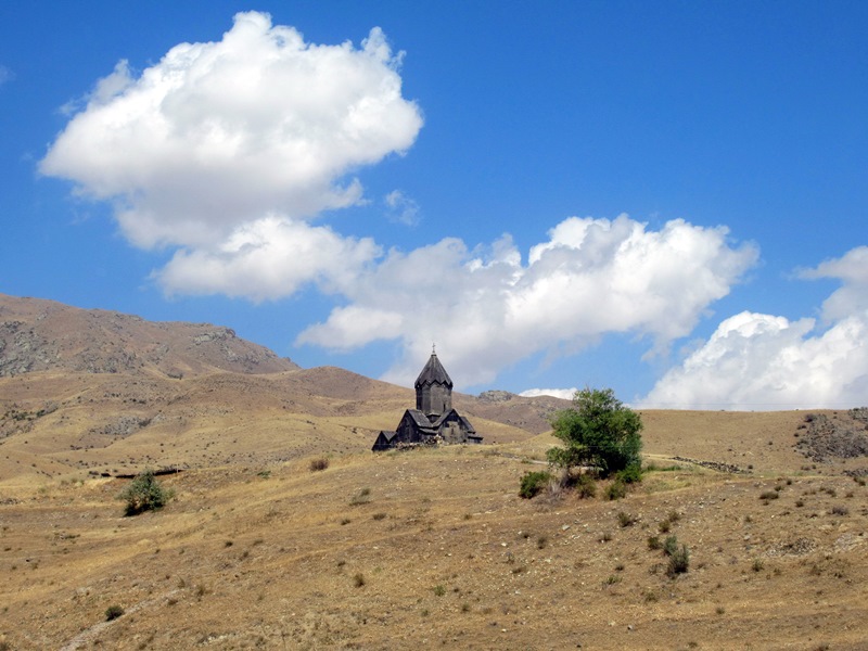 Армения - страна храмов, гор, камней и...