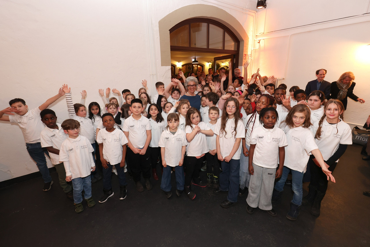 web SKj Neujahrsempfang Hannelore Lay mit den Dulsberger Chorkatzen Chor