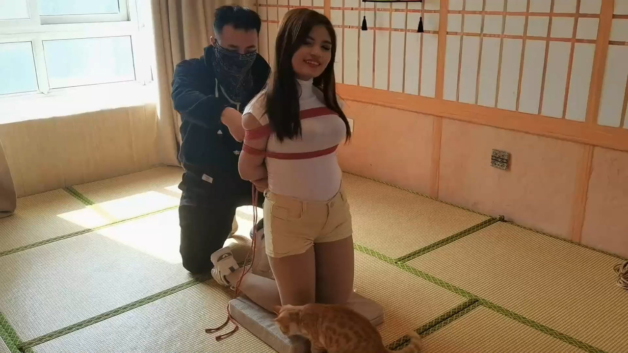 一绳所爱 外籍女孩洋洋在日式主题房间体验悬吊.mp4_20220210_085220.472