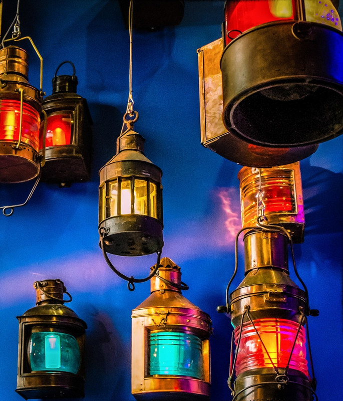 multi-lanterns-2368583-1280.jpg