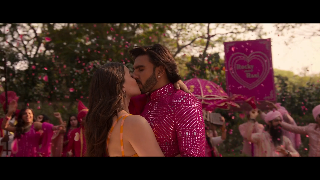 Rocky Aur Rani Kii Prem Kahaani 2023 - by Telly - VLC media player 08-09-2023 14_06_48