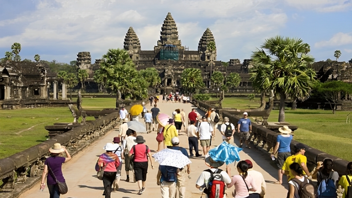 Warga Negara Kamboja Gratis Masuk Wisata, Kenapa di Indonesia Tidak?