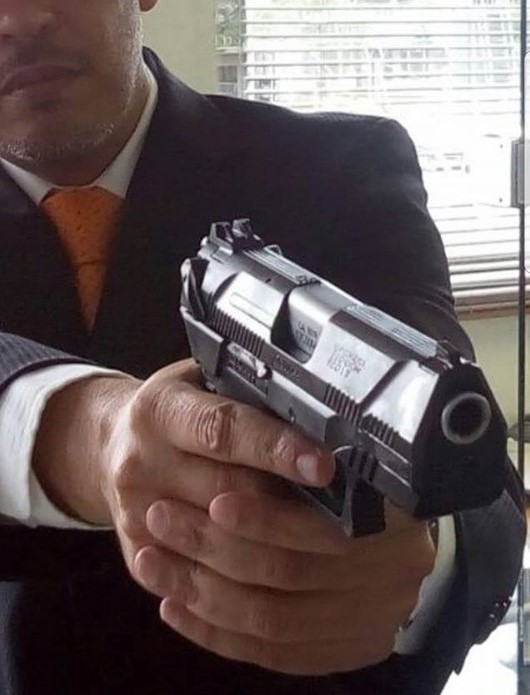 Ecuador autoriza el porte de armas para defensa personal