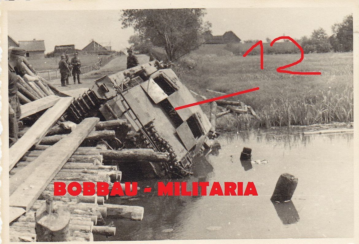 Sturmgeschütz STUG III Russland von Brücke gestü