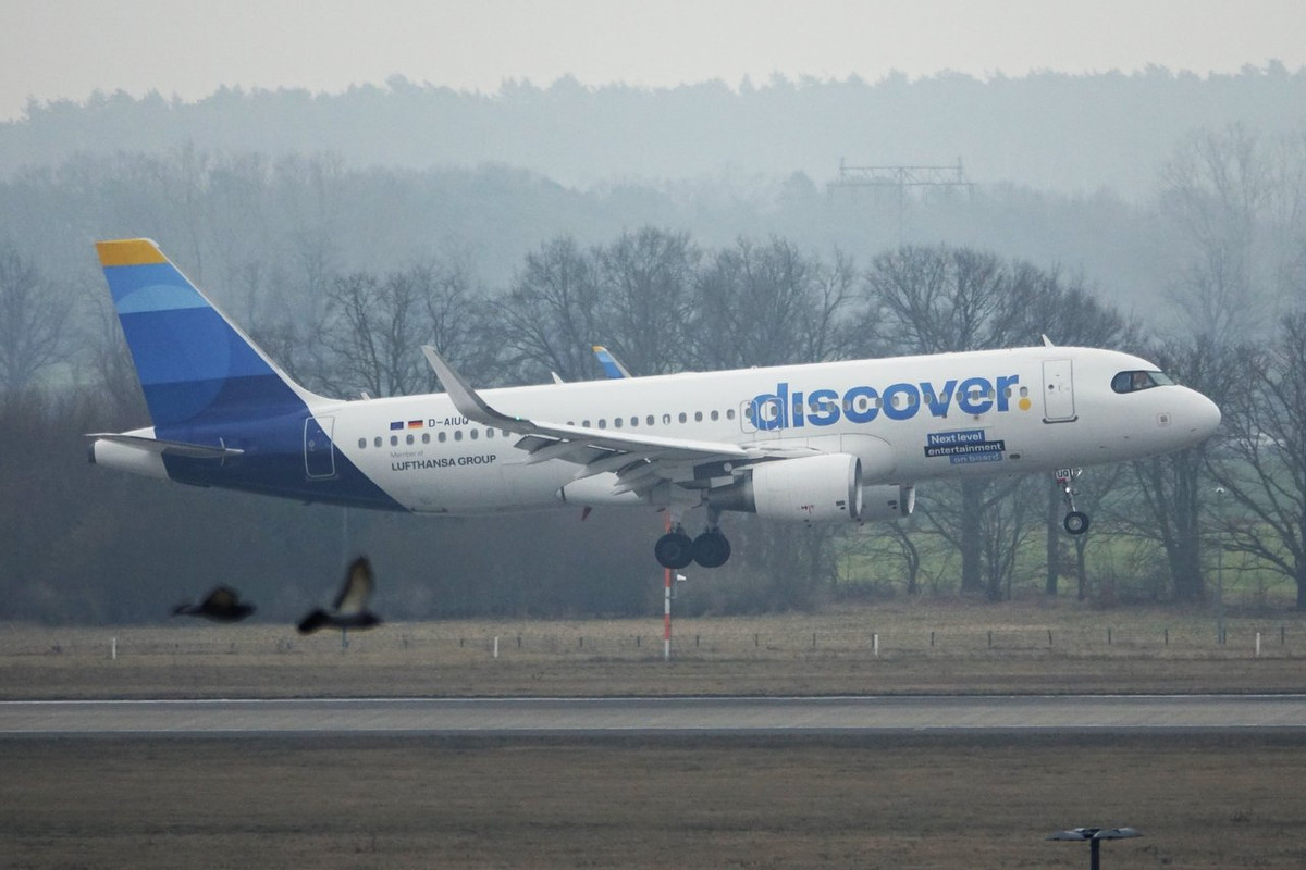 A320-214 Discover Airlines D-AIUQ (Next level entertainment on board sticker) 28.2.25 BER