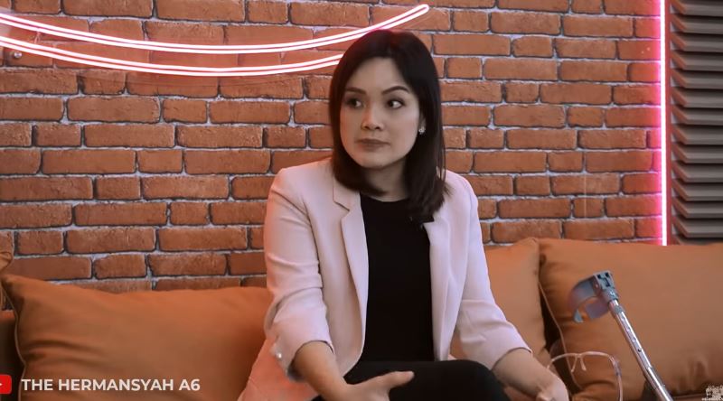 Laura Lazarus di <a href='https://manado.tribunnews.com/tag/youtube' title='YouTube'>YouTube</a> The Hermansyah A6