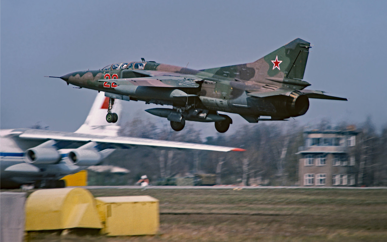 787 IAP Mig-23UB 22 Red_6901905_Summer 92
