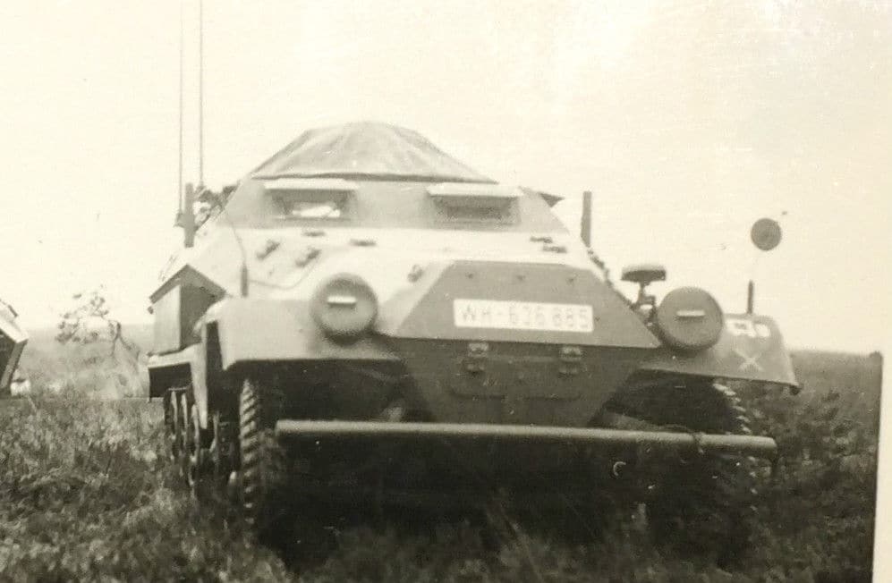 Foto, 1.Panzer Div.,Schützenpanzer Sd.Kfz.251, F
