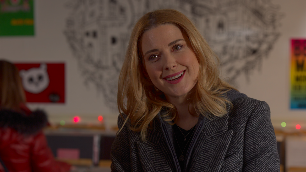 mpv shot My Secret Santa 2025 2160p UHD NF WEB DL HDR DV HEVC Нечипорук 00 05 38 0002