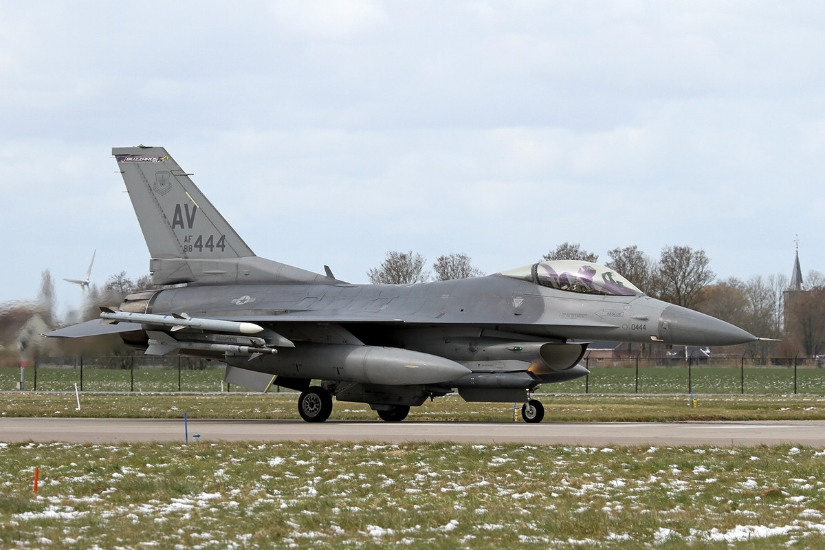 196_F-16C_USAFE_88-0444 ∕ AV_510 FS