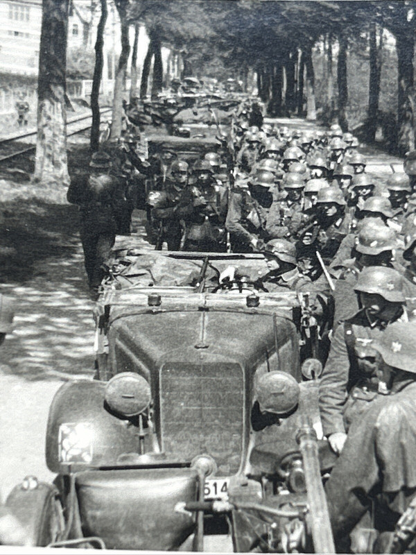 Foto Wk2 Wehrmacht Soldaten Front Fahrzeug Pkw Kfz (2)