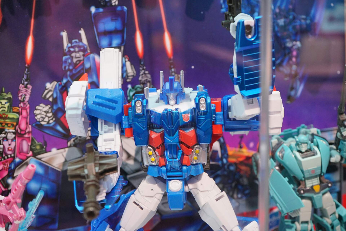 SDCC-2016-Transformers-Generations-015