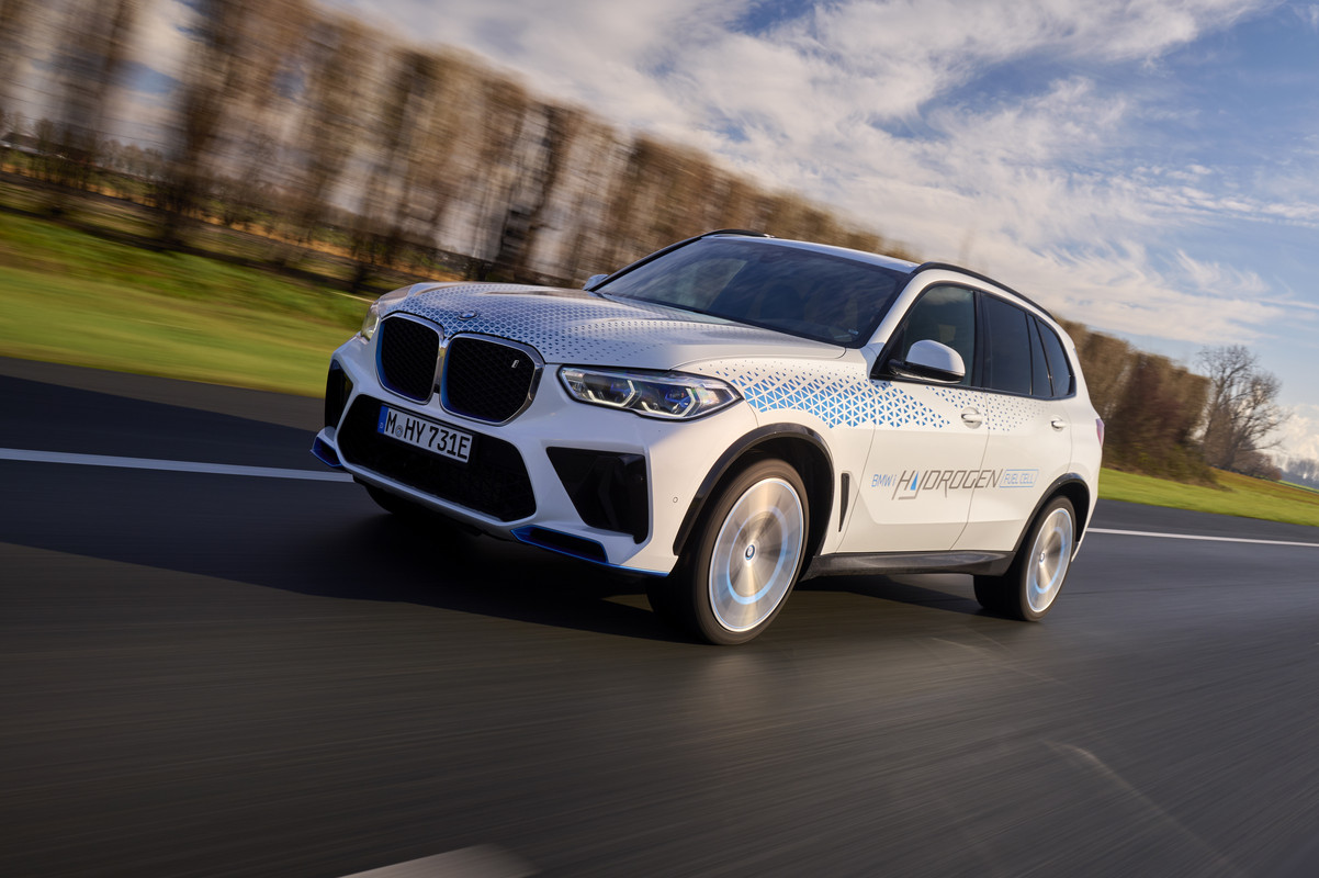 P90494357_highRes_bmw-ix5-hydrogen-on-
