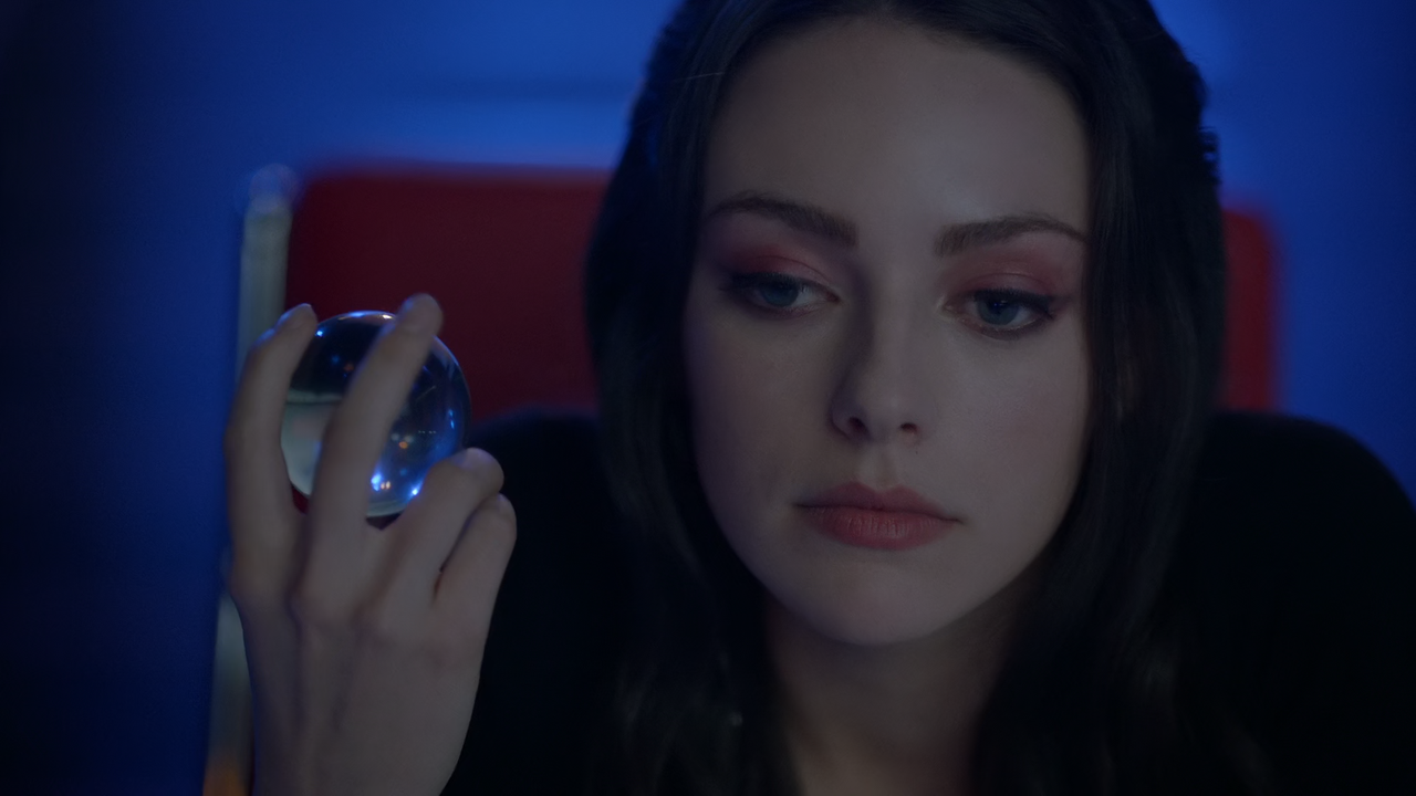 Legacies.S04E07.Someplace.Far.Away.From.All.This.Violence.1080p.10bit.AMZN.WEB-DL.DDP5.1.HEVC-Vyndro