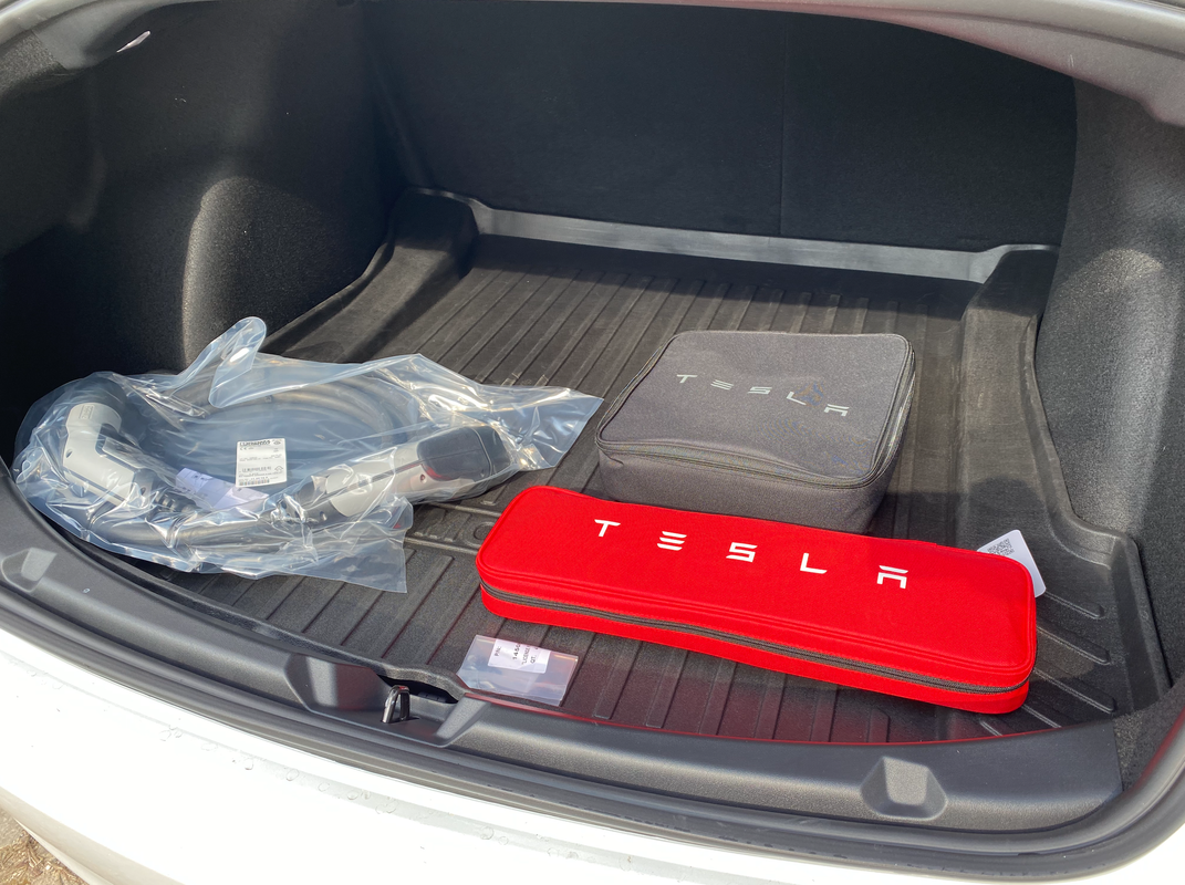 Accessoires fournis avec model 3 2021 - Forum et Blog Tesla