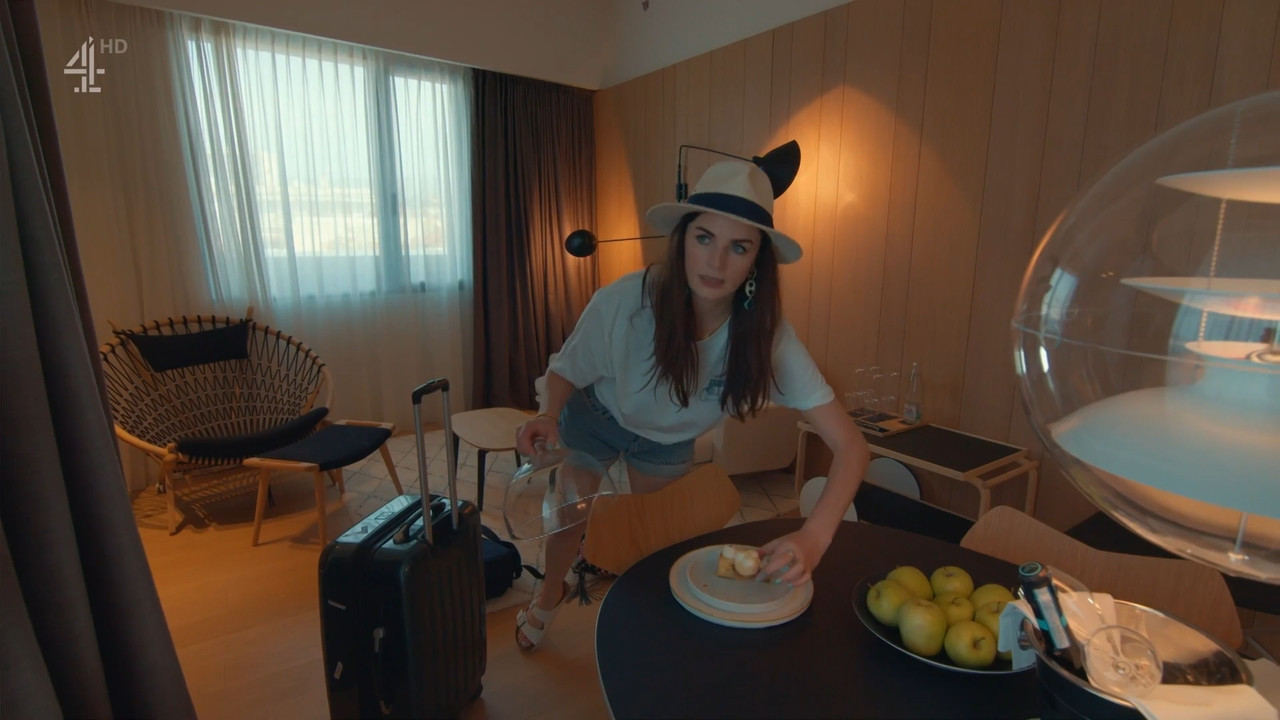 2022-04-11_21_30_Chan4_Travel-Man-48-Hours-In-Split_10x2.mp4_snapshot_09.17.040