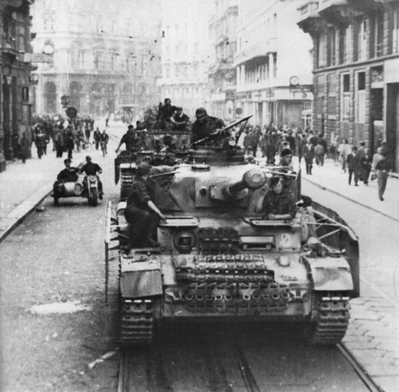Panzer IV del Leibstandarte Adolf Hitler en Milán