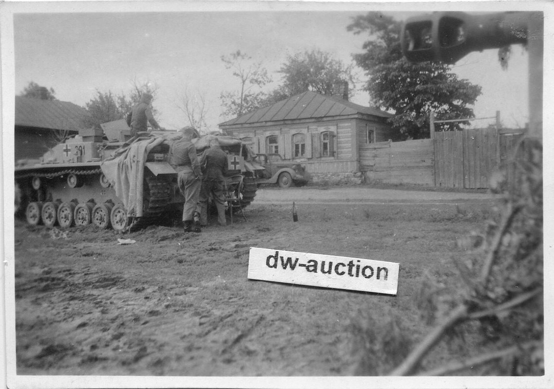 Sturmgeschütz mit Nummer 301 in Bereitstellung