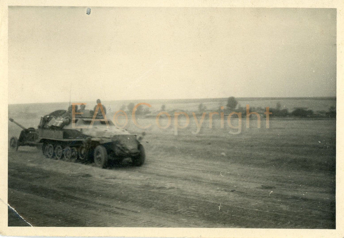 Sd.Kfz. Halbkette Artillerie Geschütz Foto