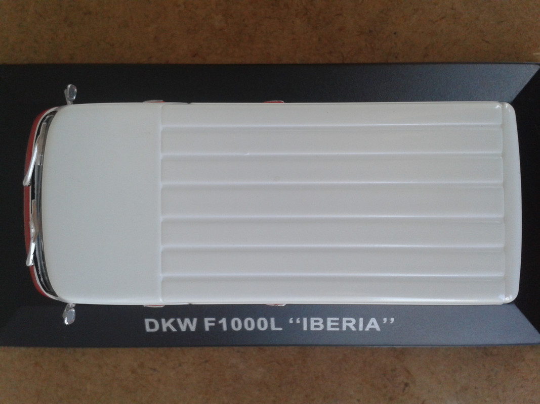 1963 DKW F 1000 L Combi I “Iberia” (Ixo – nº 11 Furgonetas de Antaño) (11)