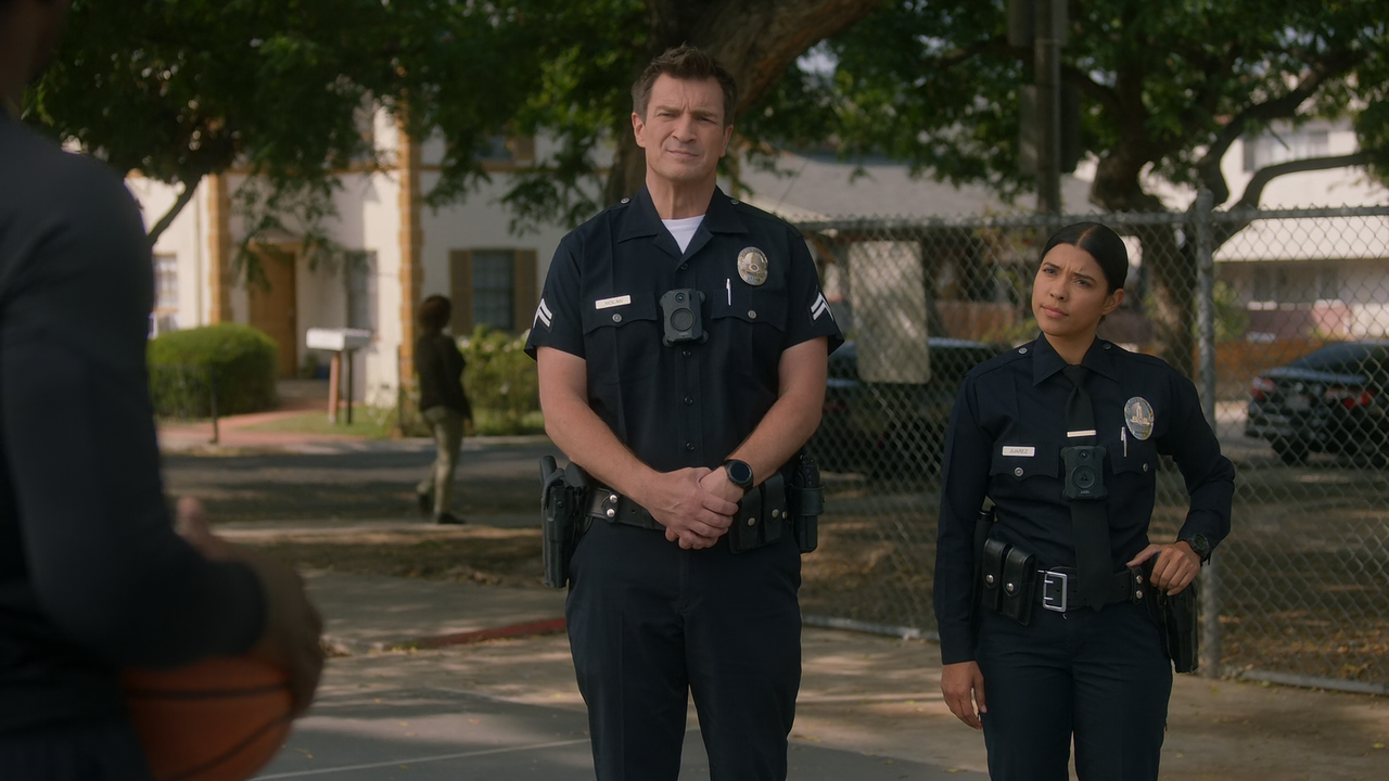 The.Rookie.S05E11.The.Naked.and.the.Dead.1080p.10bit.AMZN.WEB-DL.DDP5.1.HEVC-Vyndros.mkv_snapshot_17