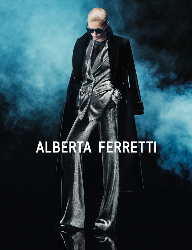 Alberta Ferretti, la campagna Autunno/Inverno 2023-24