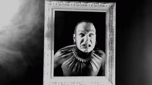 looking-mora-prokaza.gif