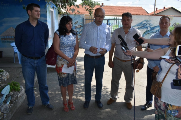 Članovi SNS stranke GO Požarevac nastavlja akcije uređenja javnih površina 20494 Članovi SNS stranke GO Požarevac nastavlja akcije uređenja javnih površina 20494