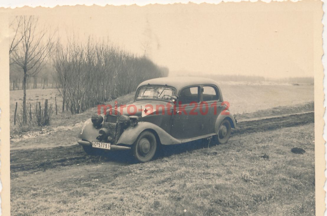 Foto, Wehrmacht, Blick auf einen Sanka, Sanitäts