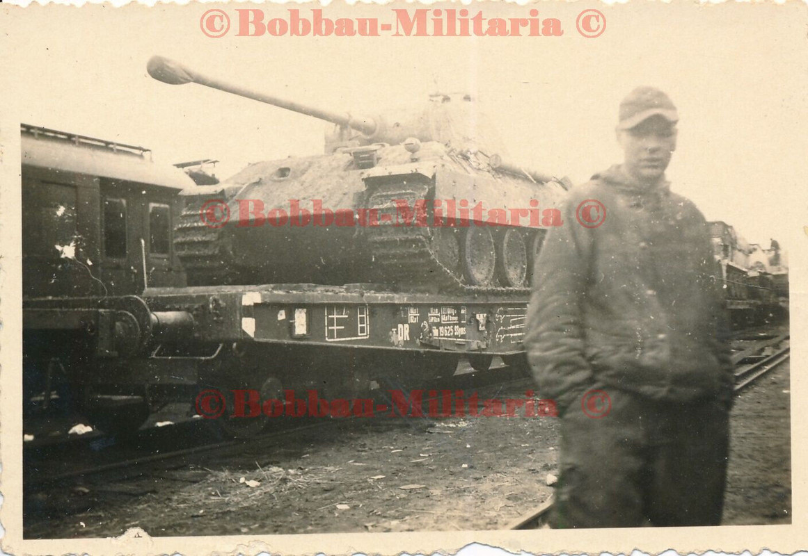 Foto Panzerkampfwagen V PANTHER Panzer mit Zimmerit für Kurland-Kessel 1944