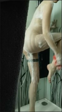 [Image: Voyeur31525143458.jpg]