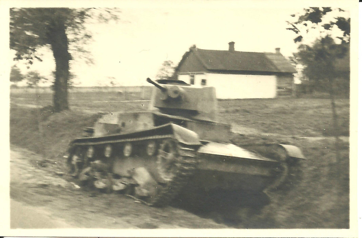 Orig Foto Poln Beutepanzer 7TP Kampf 1.Pz-Div Pl