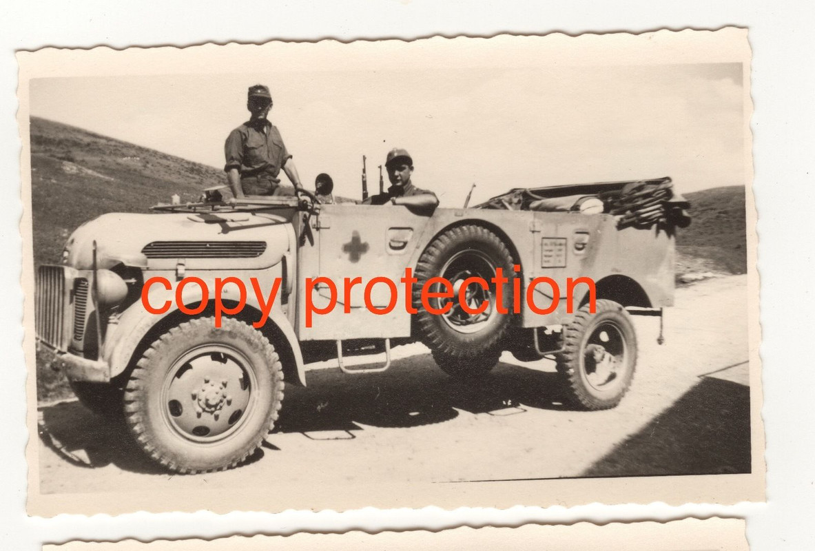 2 Fotos STEYR 1500 s. Einheits-PKW Jäger-Divisio