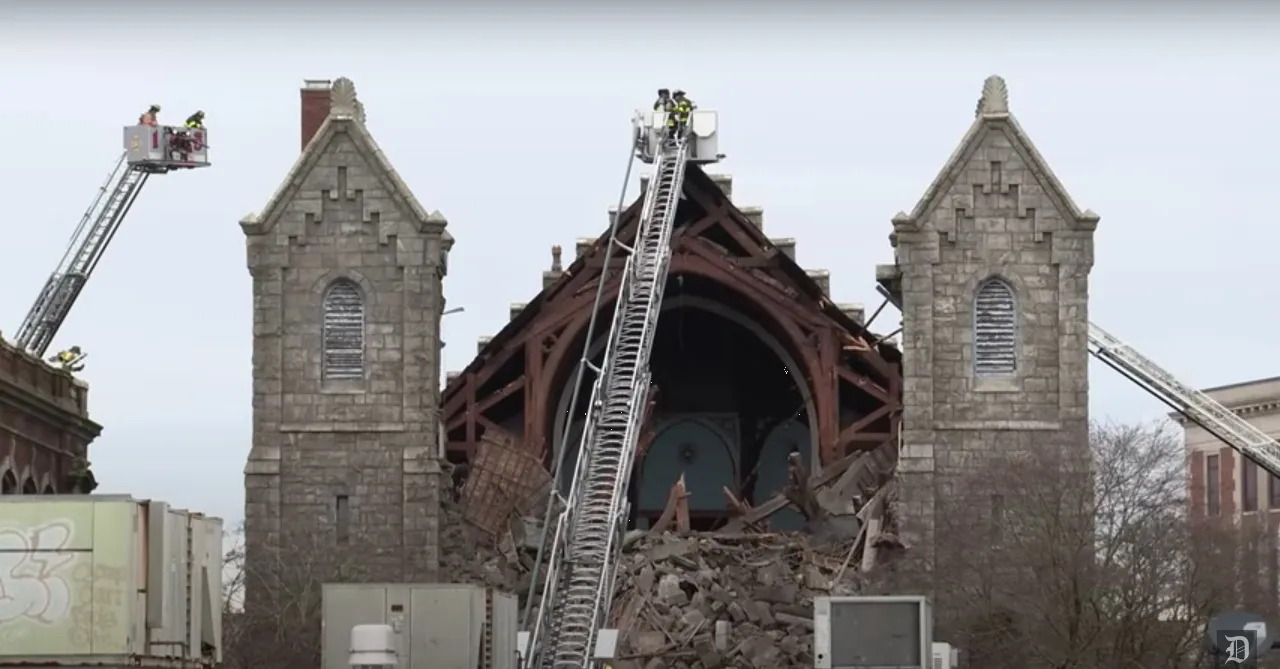 No se reportan heridos por derrumbe una antigua iglesia en EU (Video)