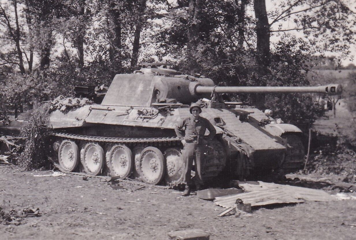 Original WWII Censored Photo GI with CAPTURED GERMAN PANTHER TANK Ausf A ETO (1)