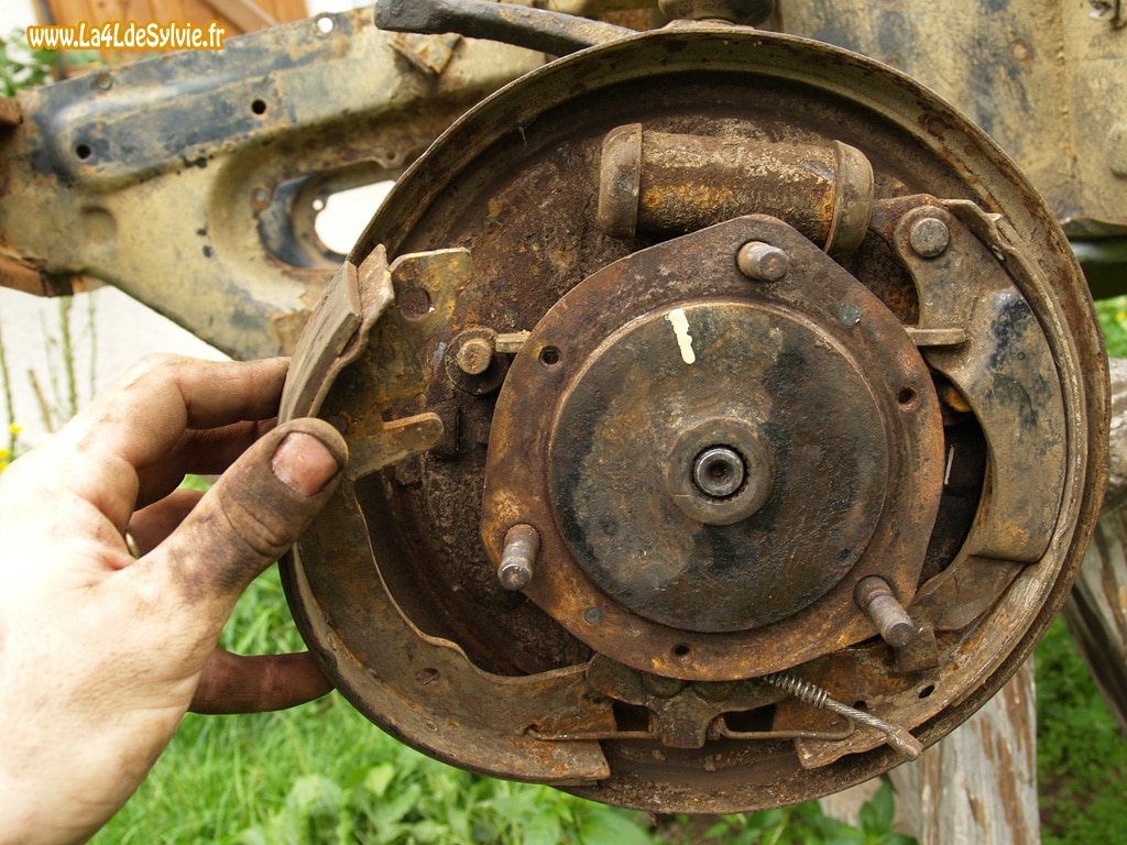 depose-garniture-avant-4l