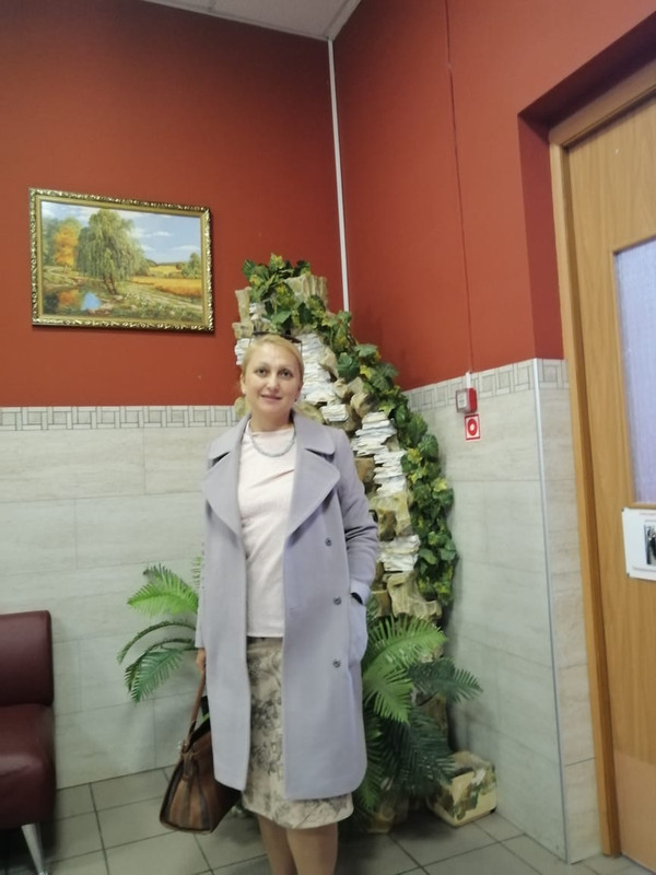 оля в пальто