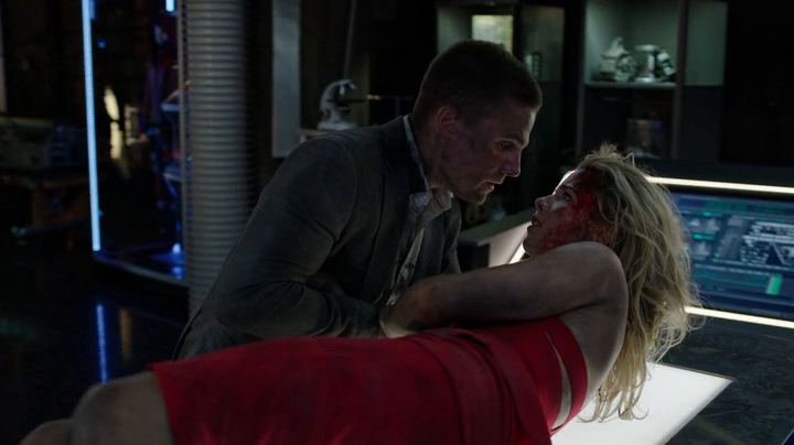 Arrow.S03E01.Calma.apparente.BDMux.ITA.ENG.x264-BlackBit[screenshot 8]