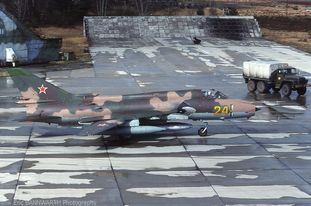 20 GvAPIB Su-17M4 24 yellow_14816_Apr 1994