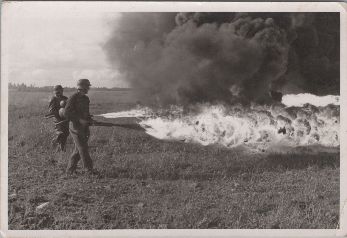 Foto, 121 Infanterie Division, Einsatz schwerer Flammenwerfer