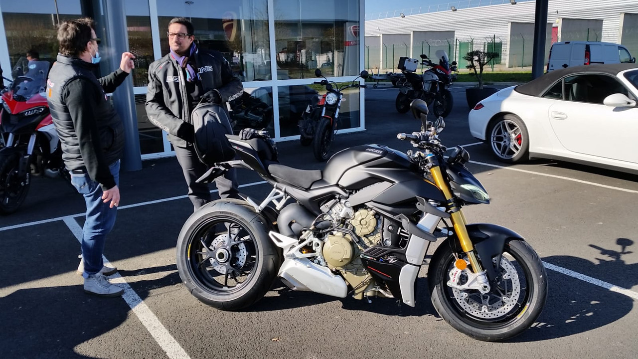 62EF025C-95CF-441C-85AA-26FF6AA768AD