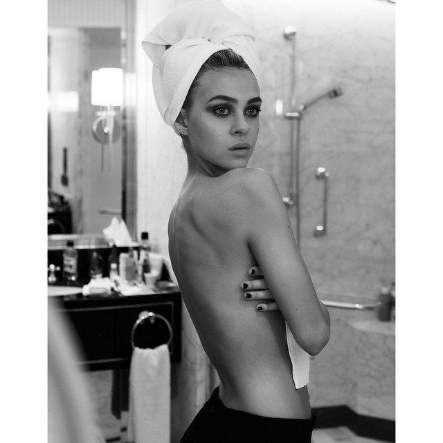 Nicola-Peltz-Naked-5-Photos-114615