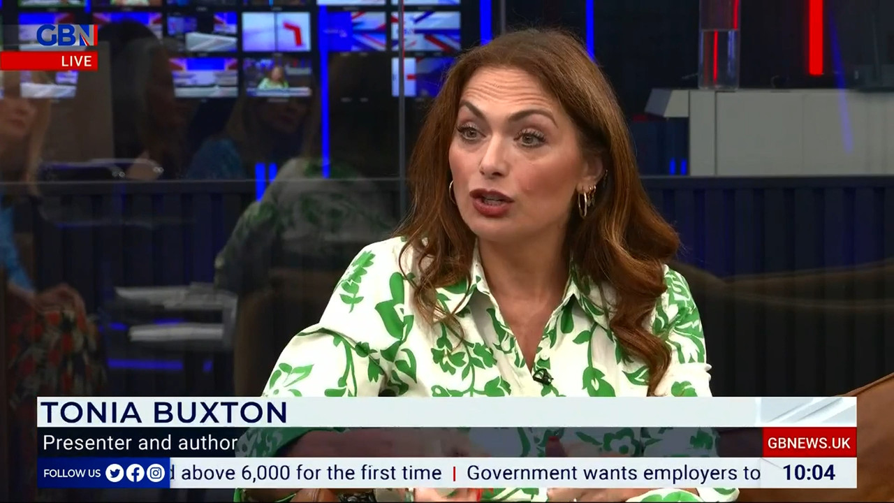 08.28 - 10.00.00 - Saturday Live UK. Opinion, news and a bit of fun o....ts_snapshot_05.16.685