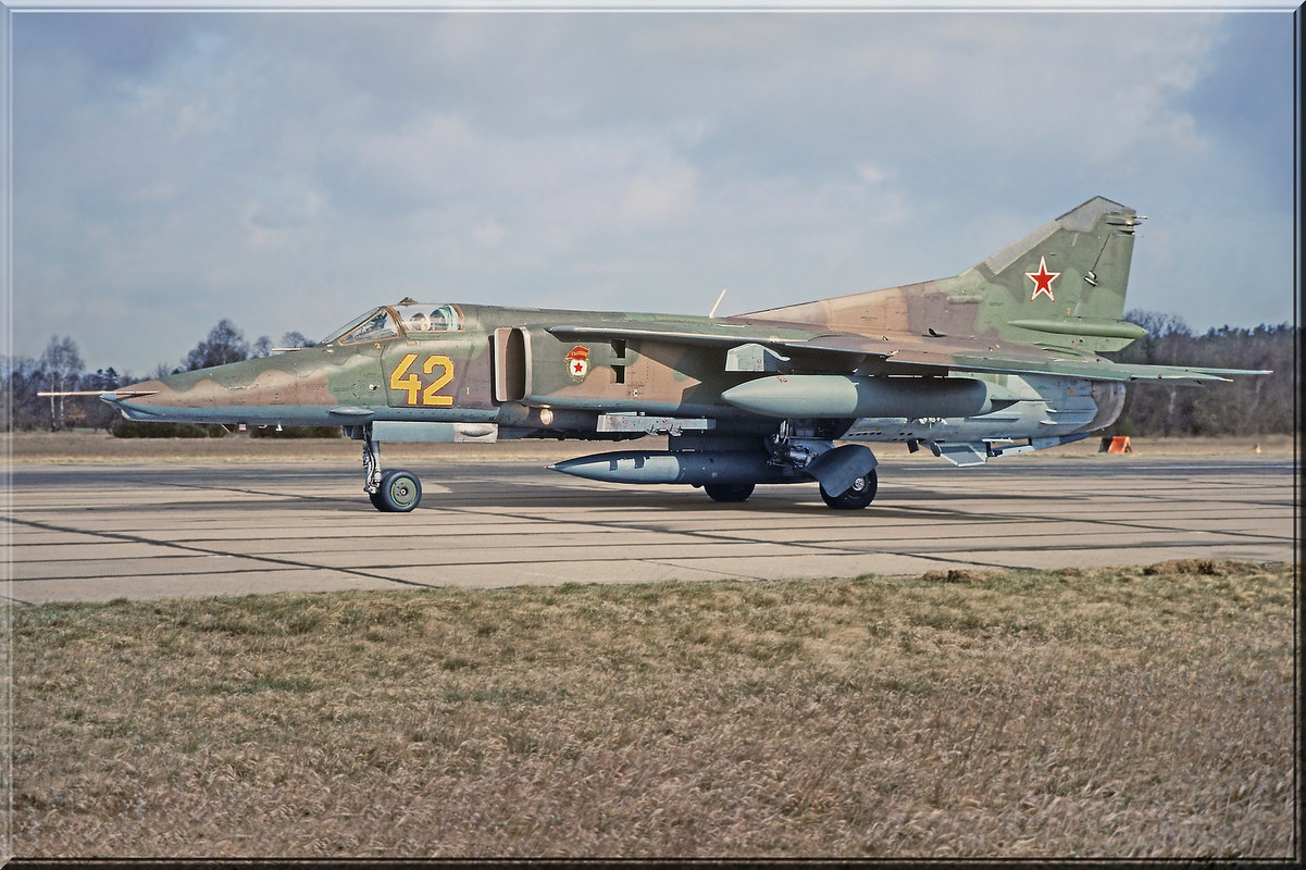 19 GvAPIB Mig-27D Yellow 42_61912555161 (3)