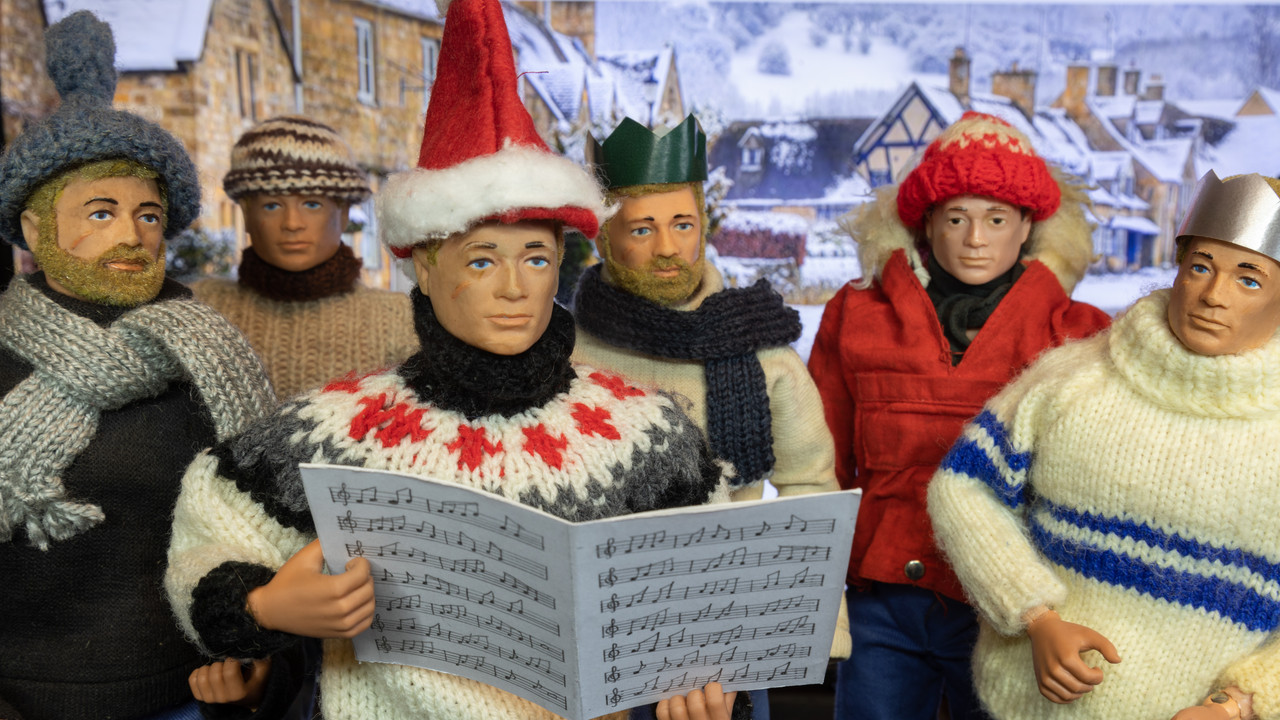 Pictures of your Action Men or Joe’s in the Christmas spirit. - Page 6 VAM-xmas-prep-1-3