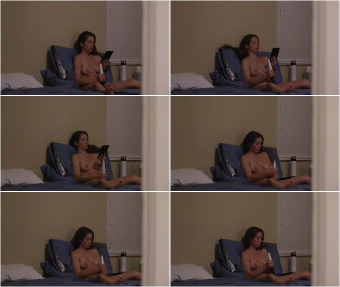 girl-watches-porn-on-tablet-and-masterbates-voyeur-3.jpg
