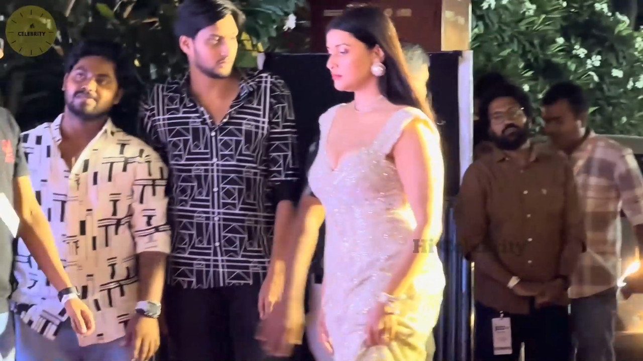 Multiple actress in hot outfit filmfare.mp4_snapshot_05.12.920