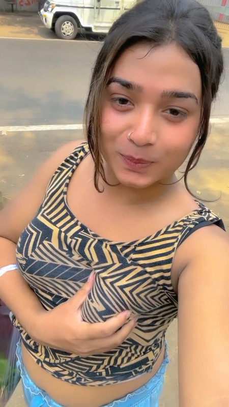 Bengali Gilr Pressing Her Boobs In Public Mp4 Snapshot 00 02 362 — Postimages