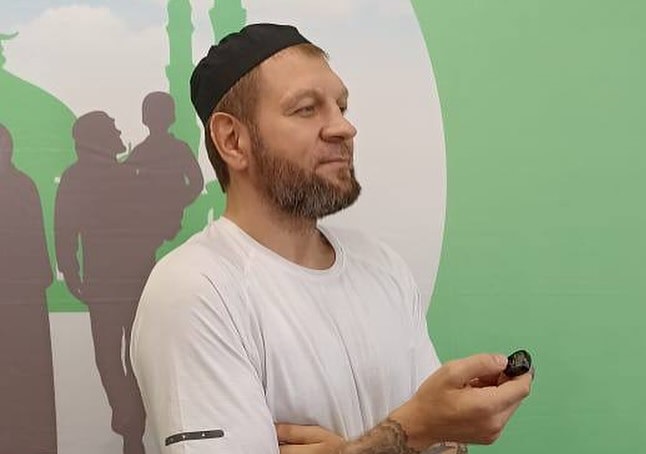 Александър Емеляненко не е приел исляма